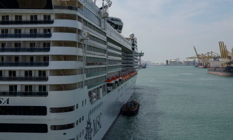 Cruise liner