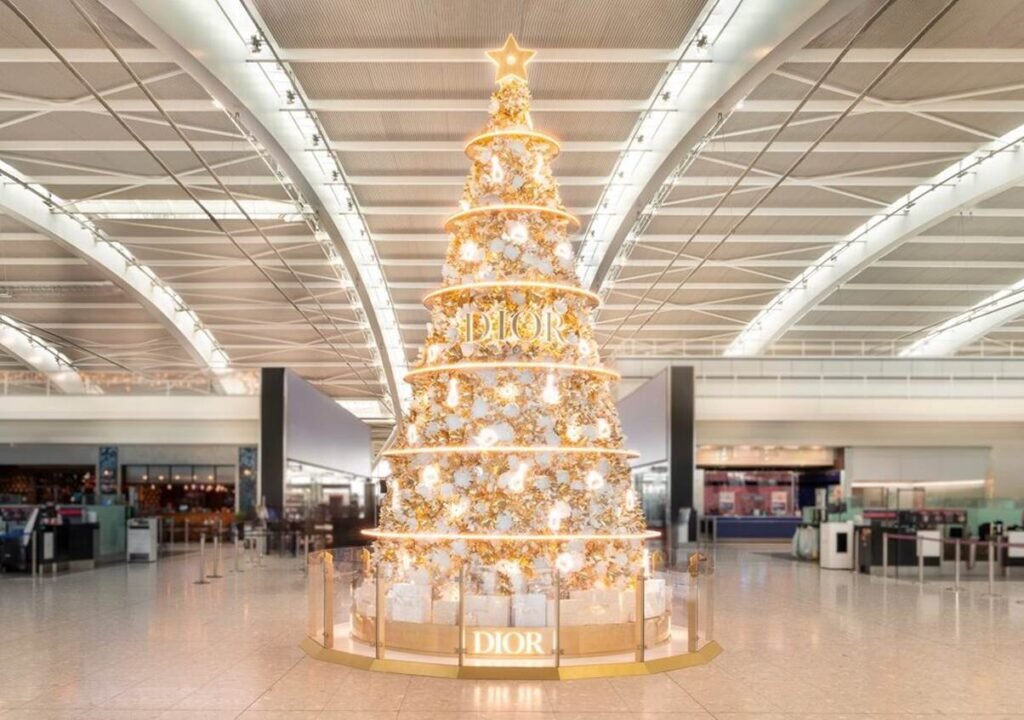 Christmas Tree at London Airport for American travelers 
